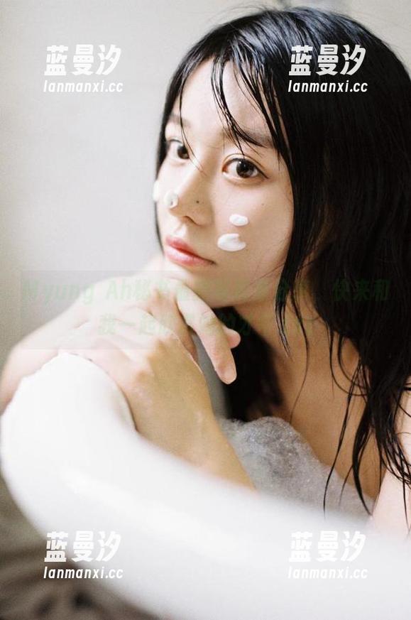 Myung Ah秘书最新写真集分享，快来和我一起欣赏她的才华.txt